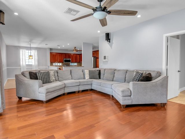 Продажа дома по адресу 4540 Highgate Drive - фото 6810658