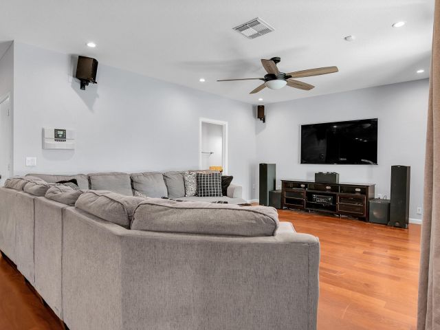 Продажа дома по адресу 4540 Highgate Drive - фото 6810659