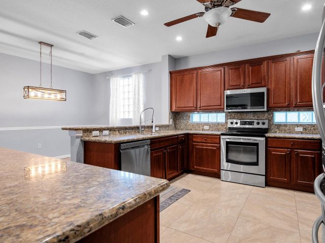 Продажа дома по адресу 4540 Highgate Drive - фото 6810664