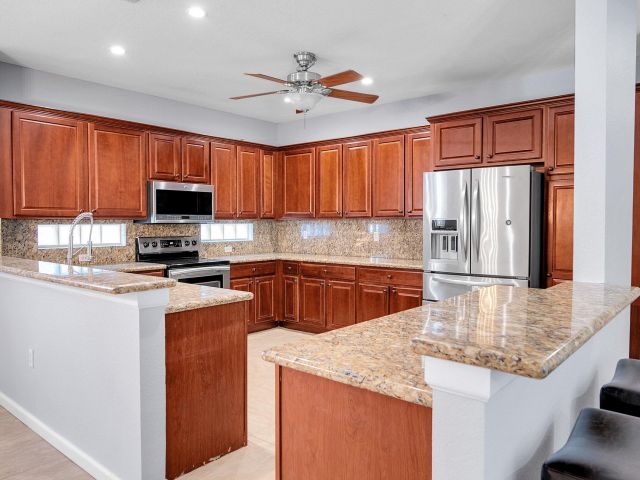 Продажа дома по адресу 4540 Highgate Drive - фото 6810668