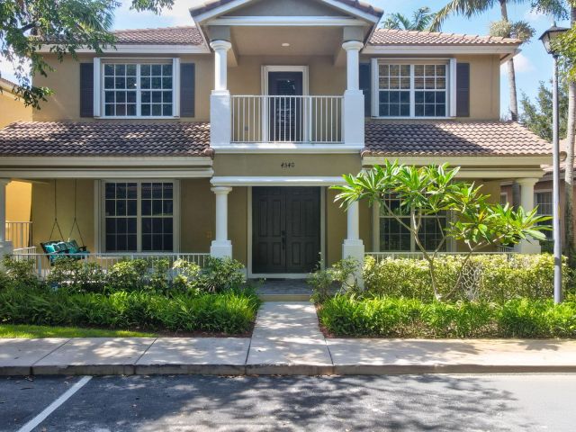 Продажа дома по адресу 4540 Highgate Drive - фото 6810669