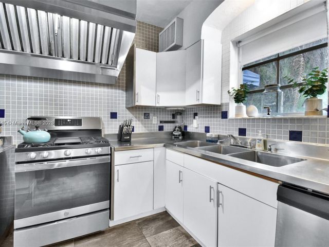 Продажа дома по адресу 1018 Jefferson Ave - фото 7469320