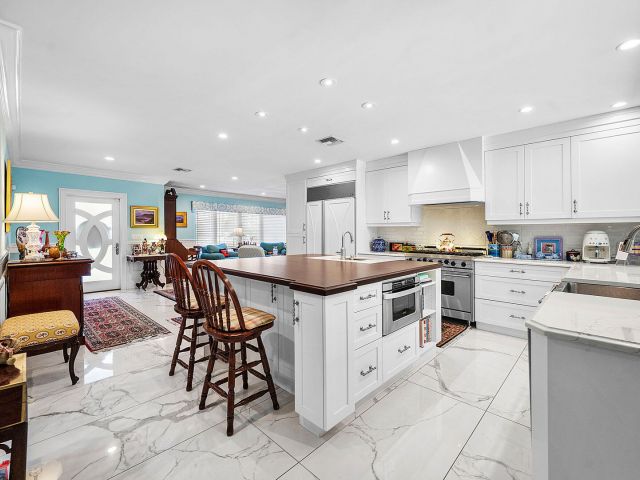 Продажа дома по адресу 2177 Areca Palm Road - фото 6854452