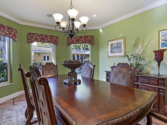 Продажа дома по адресу 801 NW 4th Avenue - фото 6830540