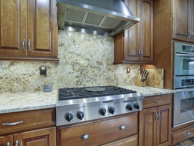 Продажа дома по адресу 801 NW 4th Avenue - фото 6830543