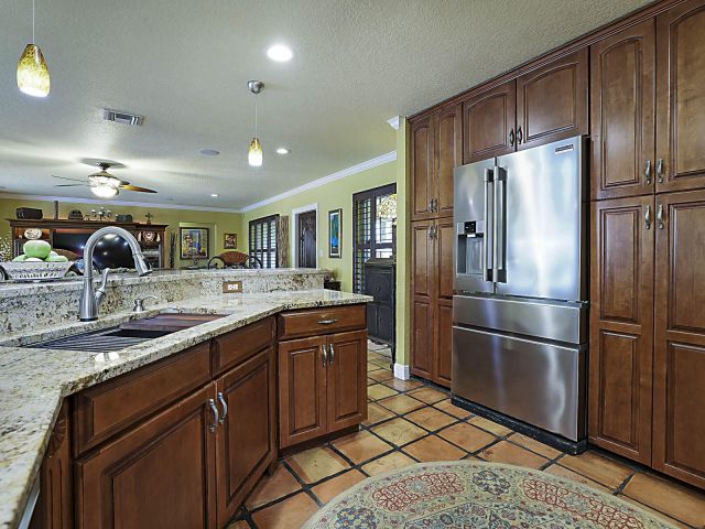 Продажа дома по адресу 801 NW 4th Avenue - фото 6830544