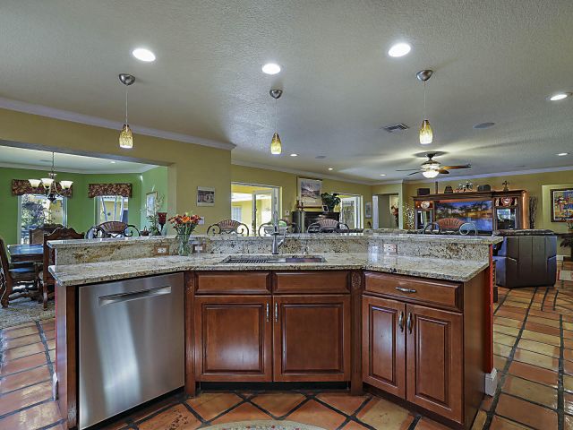 Продажа дома по адресу 801 NW 4th Avenue - фото 6830546