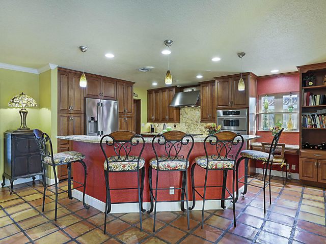 Продажа дома по адресу 801 NW 4th Avenue - фото 6830548