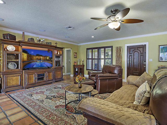 Продажа дома по адресу 801 NW 4th Avenue - фото 6830551