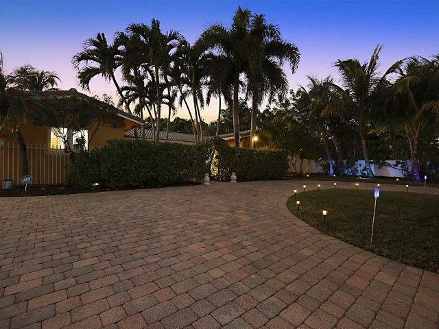 Продажа дома по адресу 801 NW 4th Avenue - фото 6830554