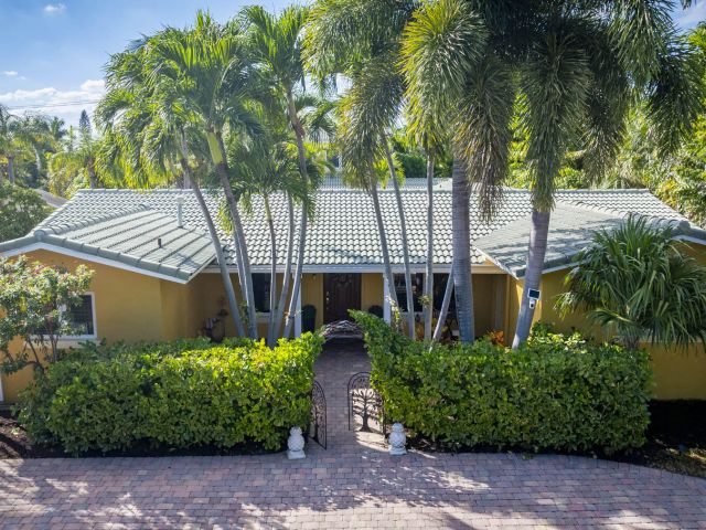 Продажа дома по адресу 801 NW 4th Avenue - фото 6830556