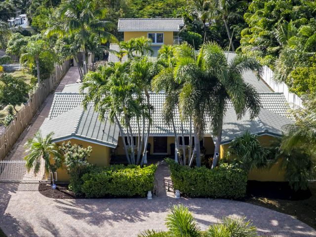 Продажа дома по адресу 801 NW 4th Avenue - фото 6830557