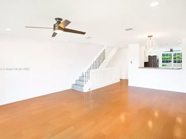 Дом в аренду по адресу 1998 NE 7th St 104 - фото 6812404