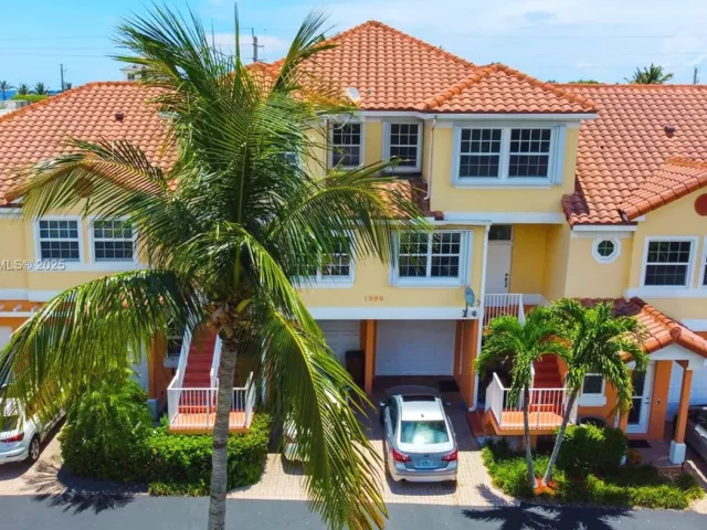 Дом в аренду по адресу 1998 NE 7th St 104 - фото 6812406