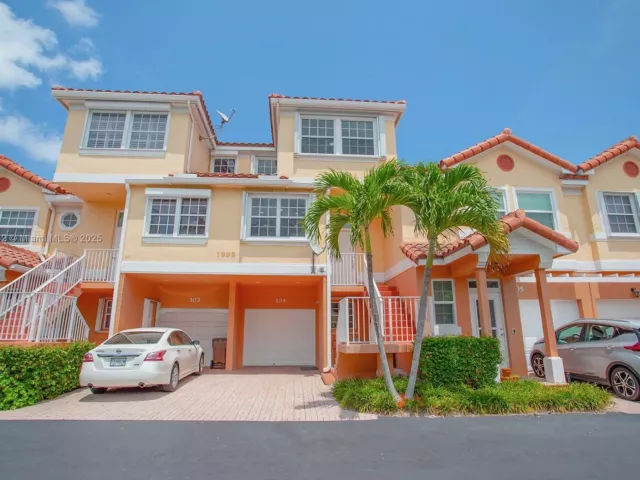 Дом в аренду по адресу 1998 NE 7th St 104 - фото 6812408