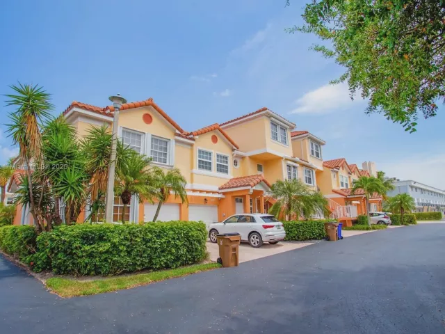 Дом в аренду по адресу 1998 NE 7th St 104 - фото 6812409