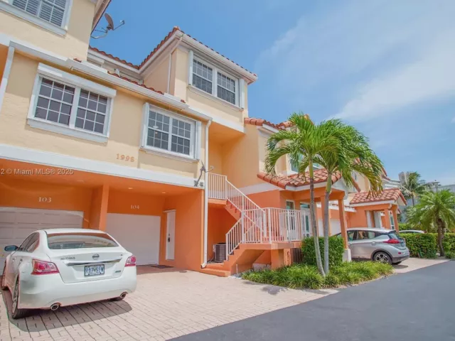 Дом в аренду по адресу 1998 NE 7th St 104 - фото 6812410