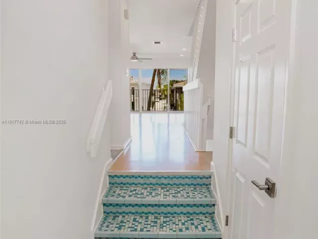 Дом в аренду по адресу 1998 NE 7th St 104 - фото 6812394