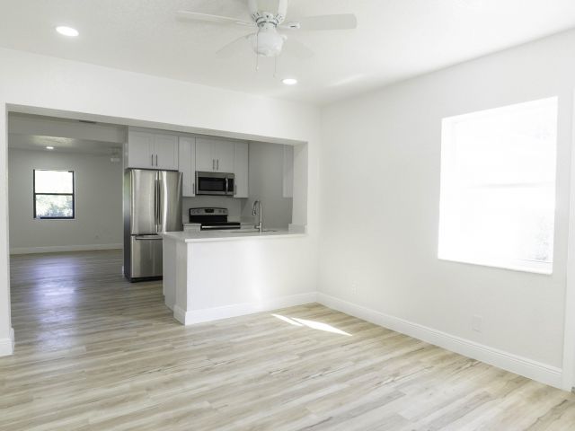 Продажа дома по адресу 924 NW 11th Court - фото 6812938