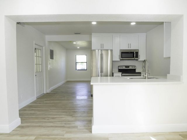 Продажа дома по адресу 924 NW 11th Court - фото 6812939