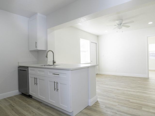 Продажа дома по адресу 924 NW 11th Court - фото 6812940