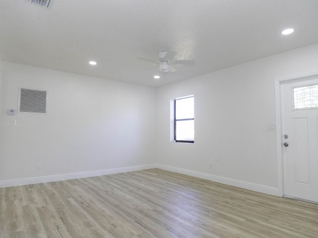 Продажа дома по адресу 924 NW 11th Court - фото 6812941