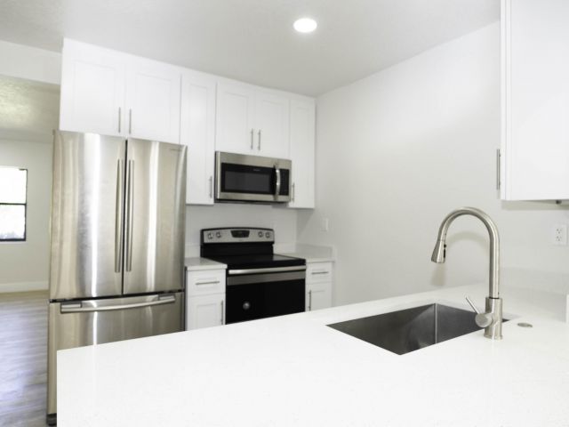 Продажа дома по адресу 924 NW 11th Court - фото 6812949