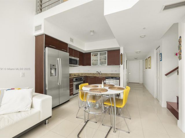 Продажа квартиры #1210 - фото 6812327