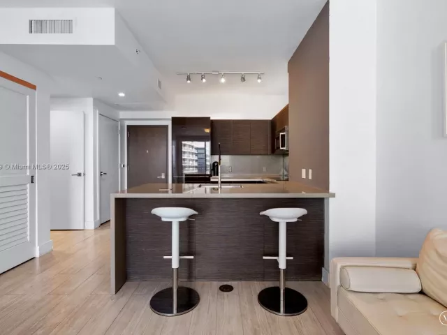 Продажа квартиры #3705 - фото 6813784