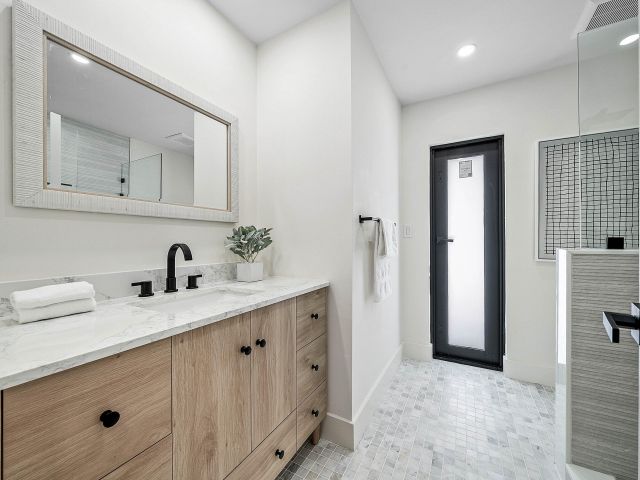 Продажа дома по адресу 1120 SW 16th Street - фото 6830562