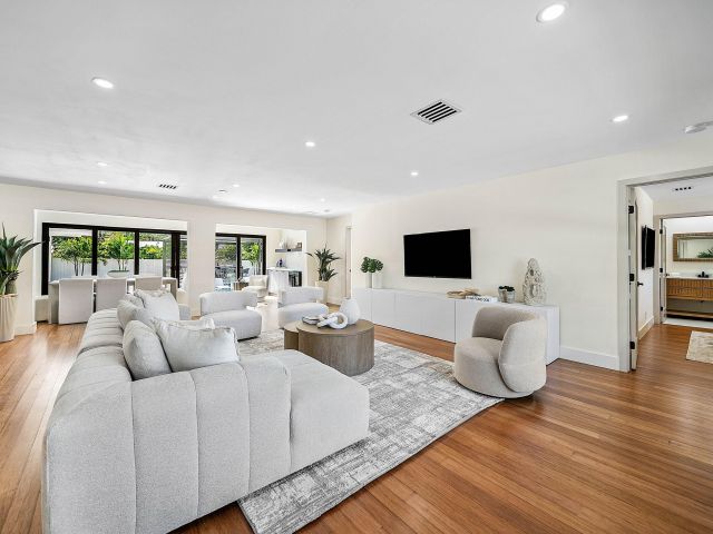 Продажа дома по адресу 1120 SW 16th Street - фото 6830571