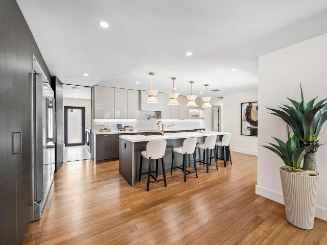 Продажа дома по адресу 1120 SW 16th Street - фото 6830573