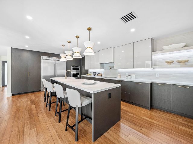 Продажа дома по адресу 1120 SW 16th Street - фото 6830574