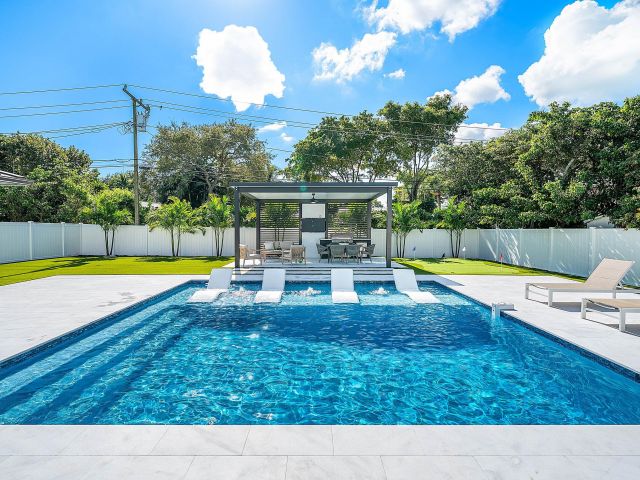 Продажа дома по адресу 1120 SW 16th Street - фото 6830575