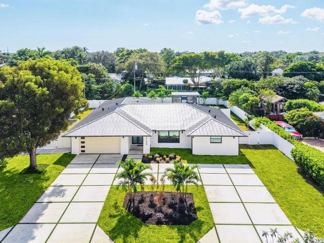 Продажа дома по адресу 1120 SW 16th Street - фото 6830576