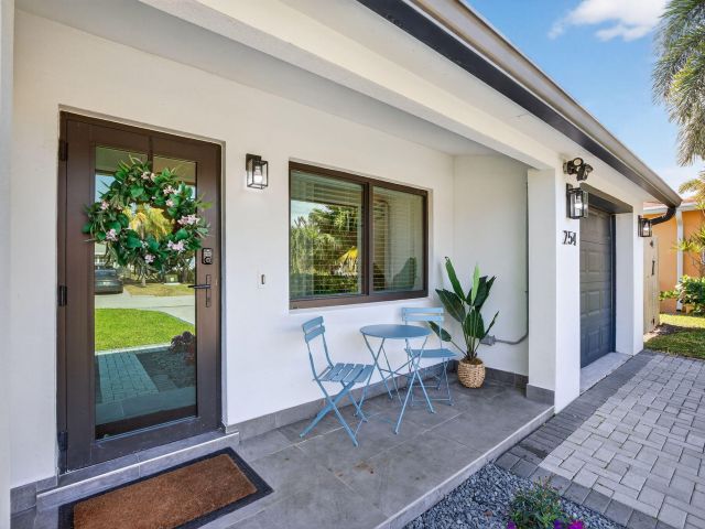 Продажа дома по адресу 254 NE 20th Street - фото 6826359