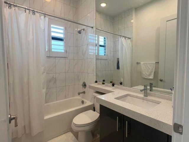 Дом в аренду по адресу 17534 Rainstream Road - фото 6814272