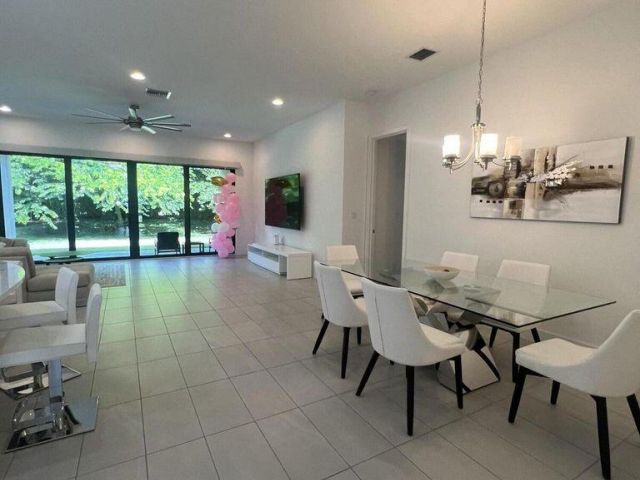 Дом в аренду по адресу 17534 Rainstream Road - фото 6814277