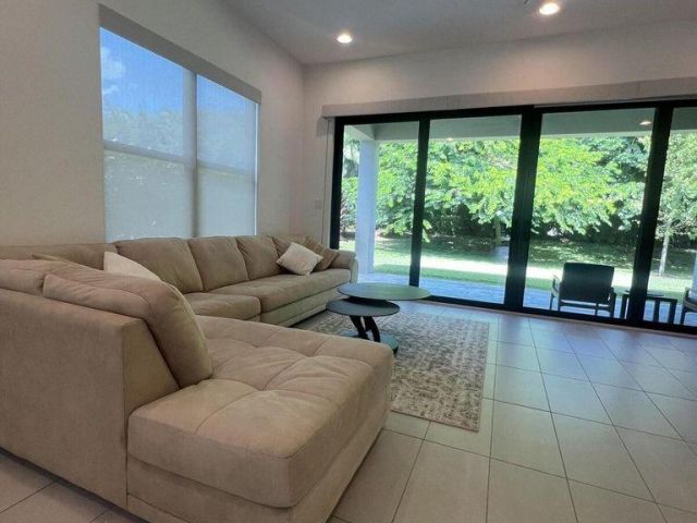 Дом в аренду по адресу 17534 Rainstream Road - фото 6814284