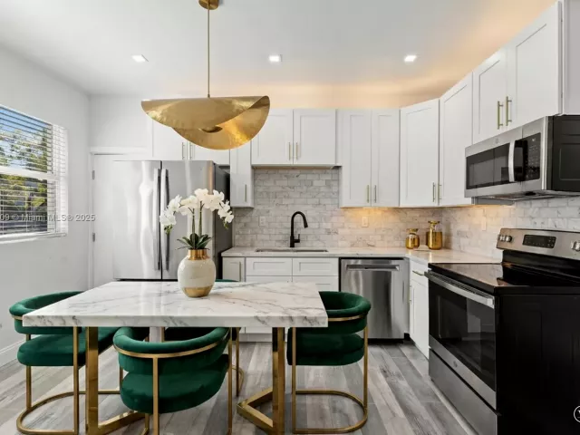 Продажа дома по адресу 5820 NW 3 AVE - фото 6813321