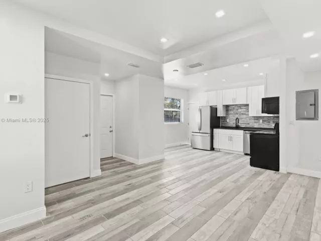 Продажа дома по адресу 5820 NW 3 AVE - фото 6813316