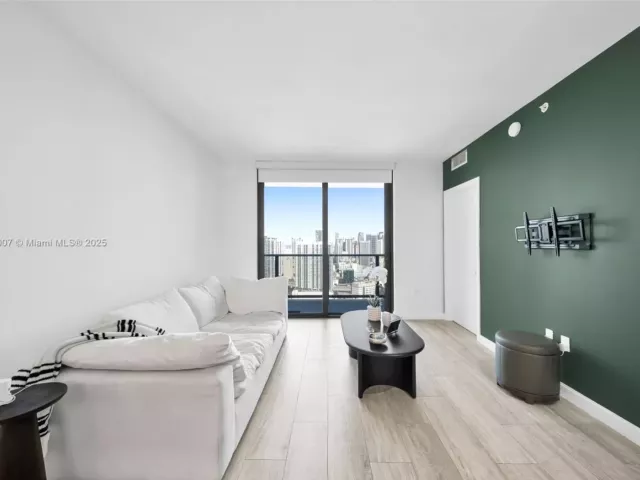 Продажа квартиры #3909 - фото 6813458