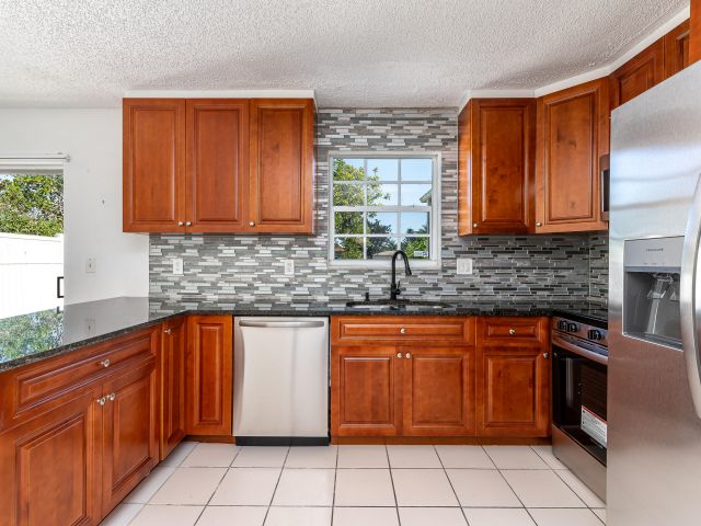 Дом в аренду по адресу 10905 Eureka Street - фото 6830527