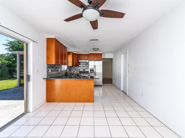 Дом в аренду по адресу 10905 Eureka Street - фото 6830529