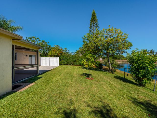 Дом в аренду по адресу 10905 Eureka Street - фото 6830533