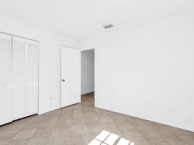 Дом в аренду по адресу 10905 Eureka Street - фото 6830534