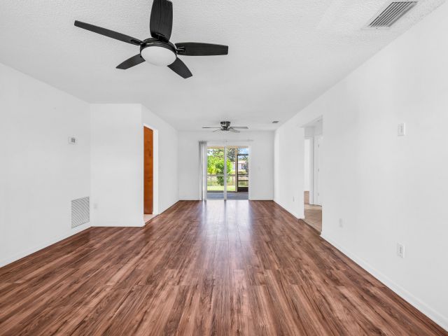 Дом в аренду по адресу 10905 Eureka Street - фото 6830536