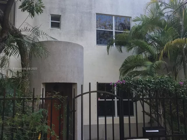 Дом в аренду по адресу 3051 Center St 9 - фото 7102746