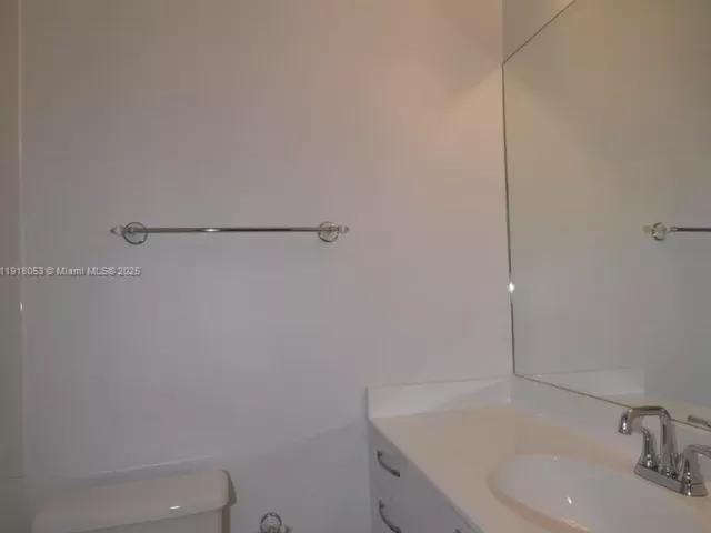 Дом в аренду по адресу 3051 Center St 9 - фото 7102730