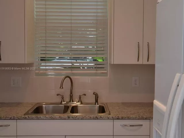 Дом в аренду по адресу 3051 Center St 9 - фото 7102735